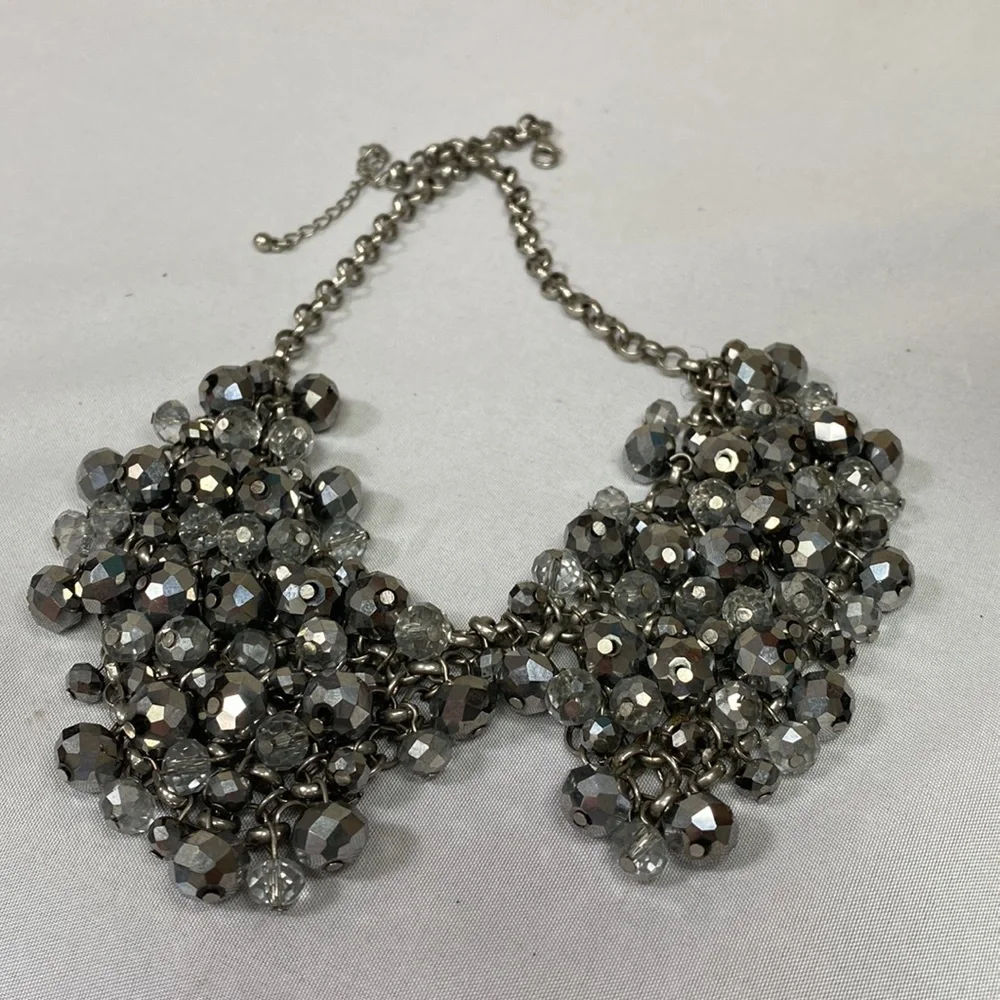 Sparkly collar style silvertone faceted dangling bead necklace - Picture 7 of 7